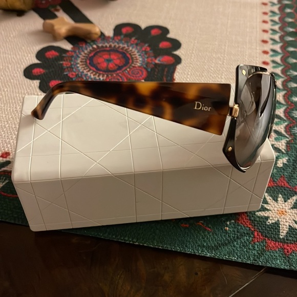 ♥️❤️♥️Christian Dior Enigmatic Sunglasses♥️❤️♥️ - Picture 3 of 7